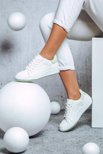 Białe sneakersy z zielonymi wstawkami WJS64071-57